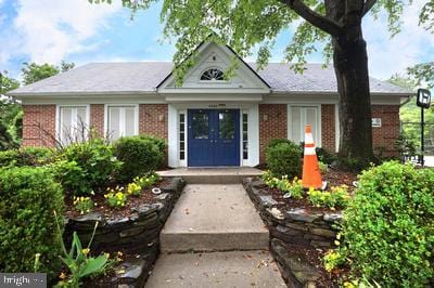 view of front facade with brick siding