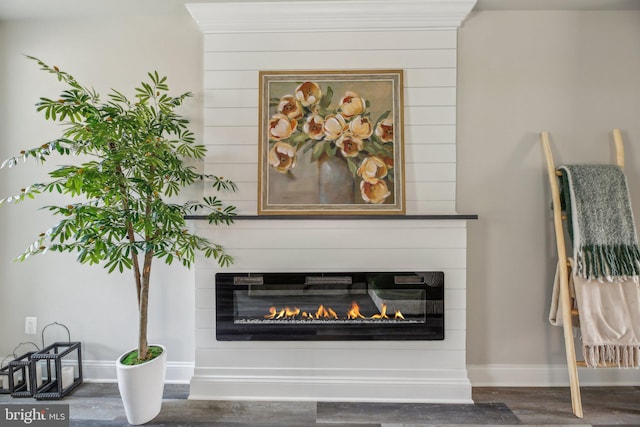 2817 Ulman Ave, Baltimore, MD 21215 - detailed view of wood finished floors, a glass covered fireplace, and baseboards