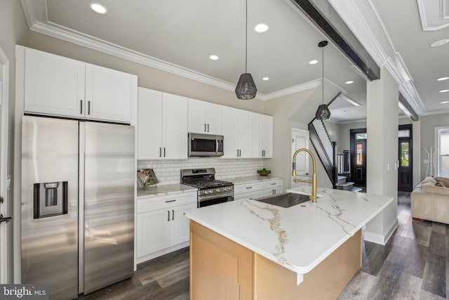 2817 Ulman Ave, Baltimore, MD 21215 - kitchen featuring stainless steel appliances, a sink, a kitchen island with sink, open floor plan, and crown molding