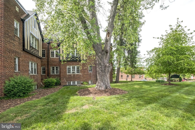 208 Farragut St NW Unit 104, Washington, DC 20011 - view of green lawn