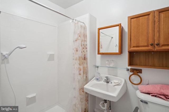 2341 S Hicks St, Philadelphia, PA 19145 - full bath with toilet, a tile shower, and a sink
