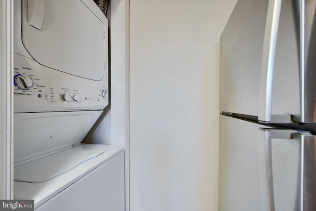 702 S Wolfe St Unit 5, Baltimore, MD 21231 - washroom with stacked washer and clothes dryer