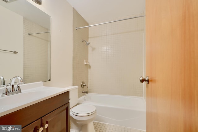 702 S Wolfe St Unit 5, Baltimore, MD 21231 - full bath featuring toilet, vanity, washtub / shower combination, and tile patterned floors