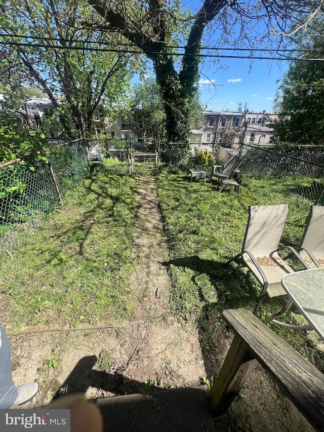 view of yard featuring a fenced backyard