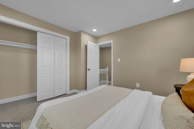 carpeted bedroom with recessed lighting, baseboards, and a closet