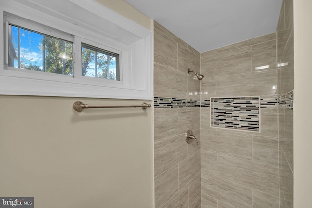 bathroom featuring a tile shower
