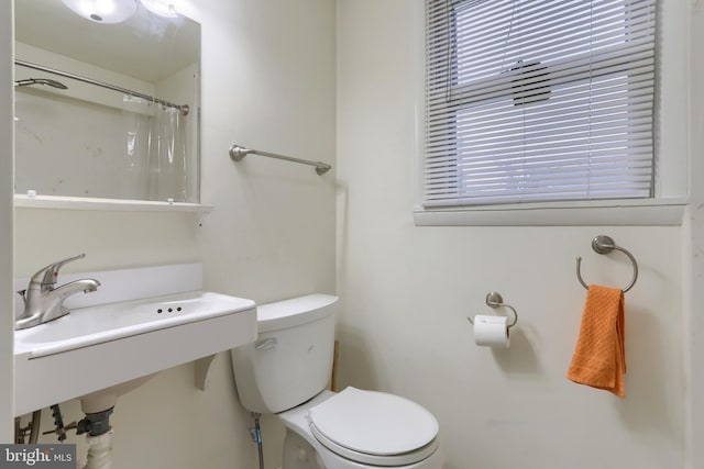 350 E Derry Rd, Hershey, PA 17033 - full bath with toilet and a shower with curtain