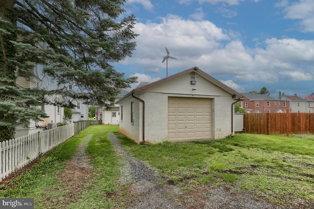 350 E Derry Rd, Hershey, PA 17033 - detached garage with driveway