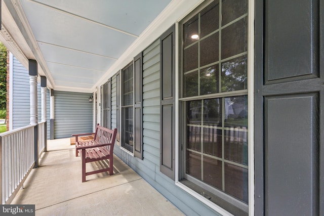 balcony featuring covered porch