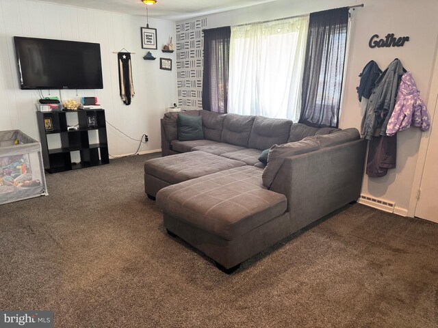 603 Leuckel Ave, Hamilton, NJ 08619 - carpeted living room with baseboards