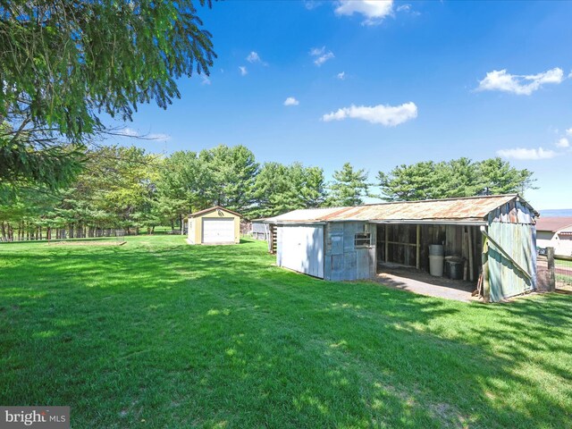 917 Houtztown Rd, Myerstown, PA 17067 - view of yard featuring an outbuilding