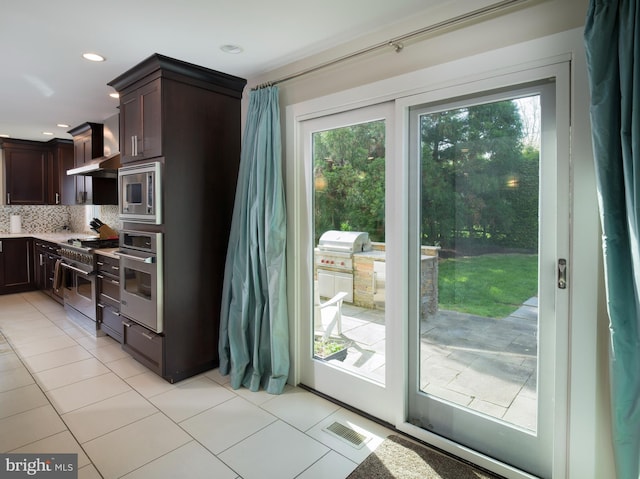 entryway featuring light tile patterned flooring, visible vents, and recessed lighting
