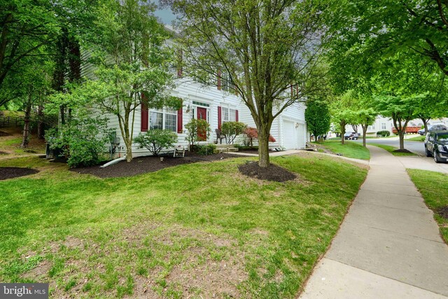 view of front facade featuring a garage and a front lawn