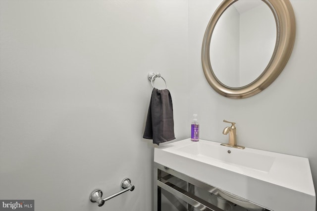 bathroom featuring a sink