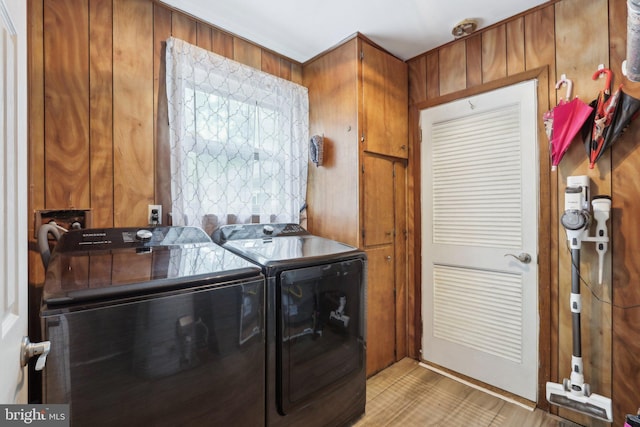 595 Tabernacle Rd, Medford, NJ 08055 - laundry area with separate washer and dryer and light wood-style flooring