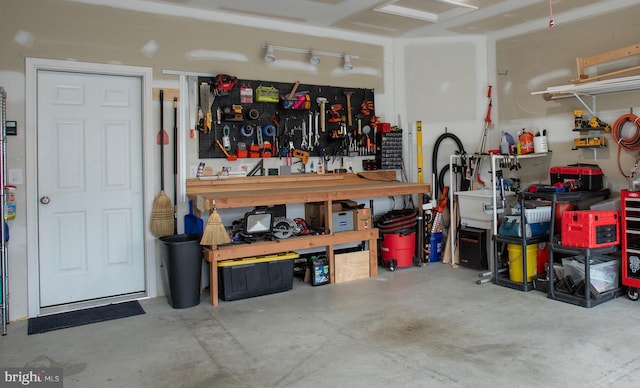 807 Anthony Dr, Harrisburg, PA 17111 - garage with a workshop area