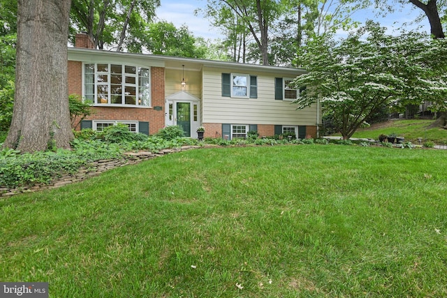 503 Colony Ct NW, Vienna, VA 22180 - split foyer home with a chimney and a front lawn