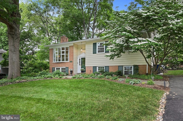 503 Colony Ct NW, Vienna, VA 22180 - split foyer home with a chimney and a front lawn