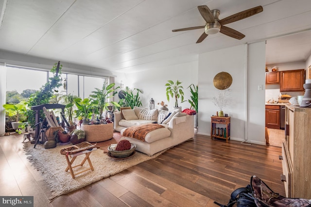 living area with dark wood-style floors and ceiling fan