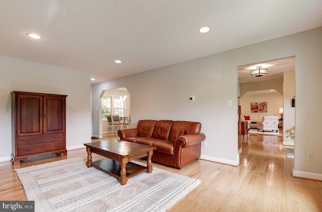 9504 Broome Ct, Vienna, VA 22182 - living room featuring arched walkways, light wood-style flooring, baseboards, and recessed lighting