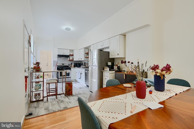 524 S Luzerne Ave, Baltimore, MD 21224 - dining room with light wood-style floors and crown molding
