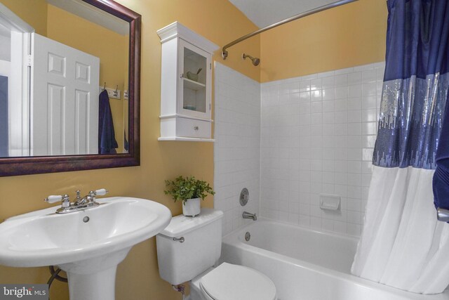 7228 Lensfield Ct, Alexandria, VA 22315 - bathroom featuring shower / bath combo and toilet