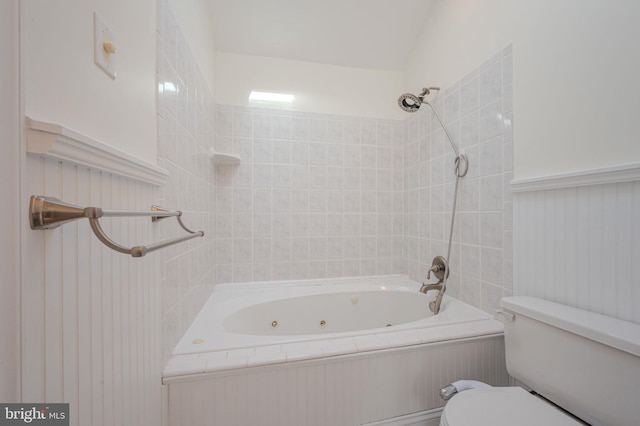 1211 Crestover Rd, Wilmington, DE 19803 - full bath featuring toilet and a combined bath / shower with jetted tub