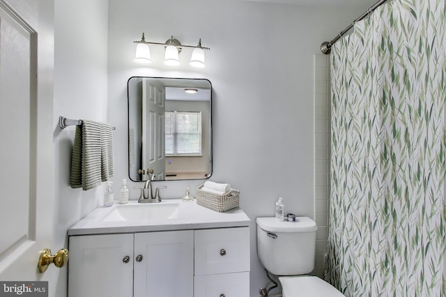 5922 Terrapin Pl Unit 5922, Alexandria, VA 22310 - bathroom with vanity and a shower with shower curtain
