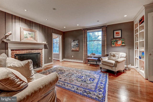 living room featuring crown molding, a healthy amount of sunlight, and wood finished floors