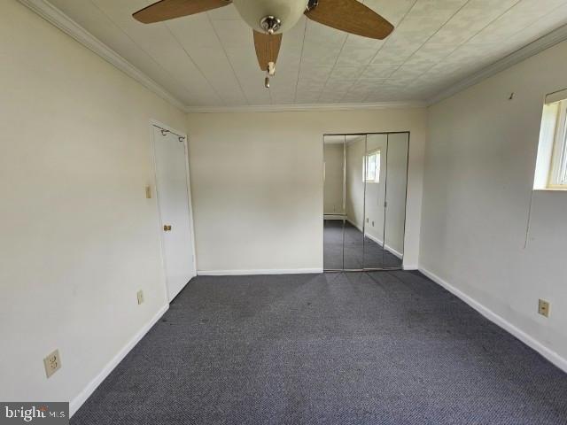 spare room featuring plenty of natural light, ornamental molding, and ceiling fan