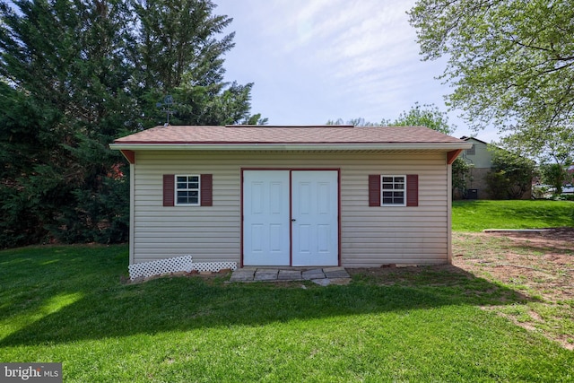 view of outdoor structure with an outbuilding