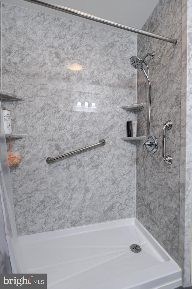 bathroom featuring a shower