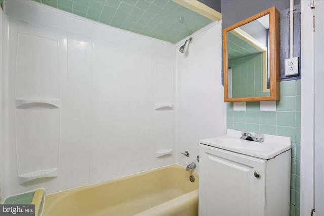 2062 E Stella St, Philadelphia, PA 19134 - bathroom with vanity, backsplash, and bathtub / shower combination