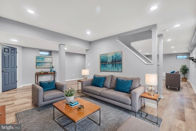 living area featuring recessed lighting, baseboards, and light wood-type flooring