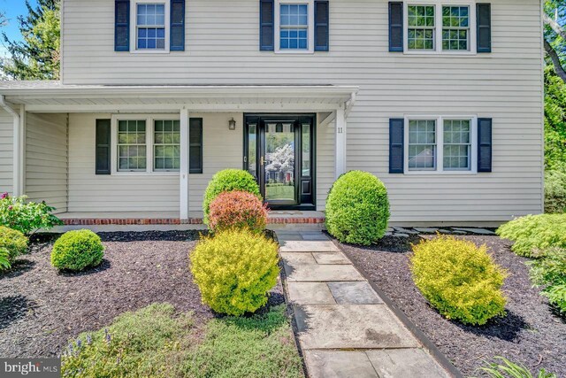 view of front of property featuring covered porch