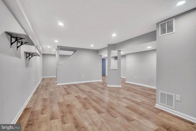 finished below grade area featuring visible vents, recessed lighting, and baseboards