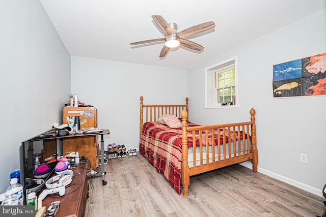 11039 Timberview Dr, Manassas, VA 20111 - bedroom featuring light wood-style floors, a ceiling fan, and baseboards