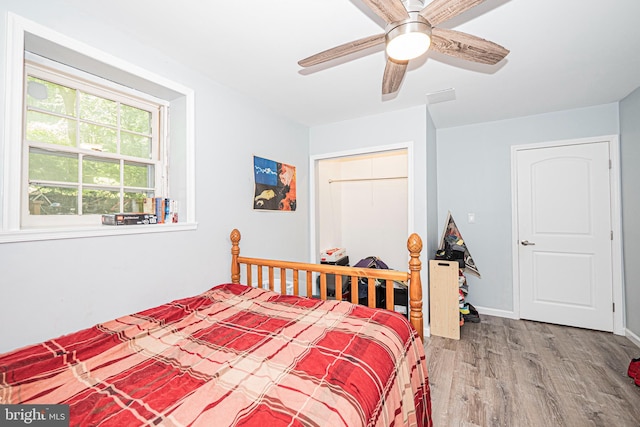 11039 Timberview Dr, Manassas, VA 20111 - bedroom with wood finished floors and ceiling fan