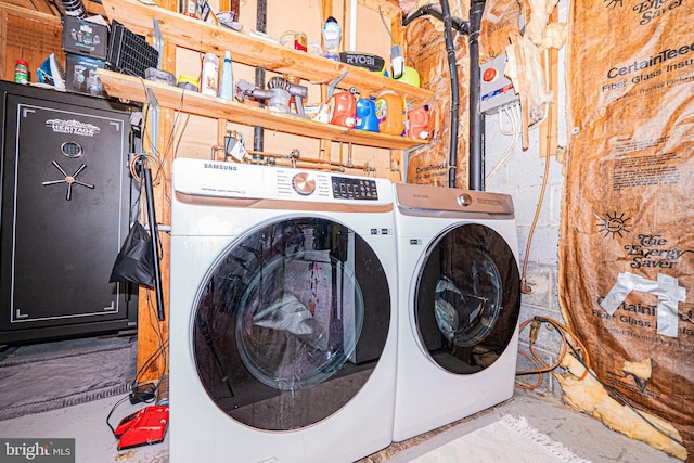 11039 Timberview Dr, Manassas, VA 20111 - clothes washing area featuring washer and clothes dryer