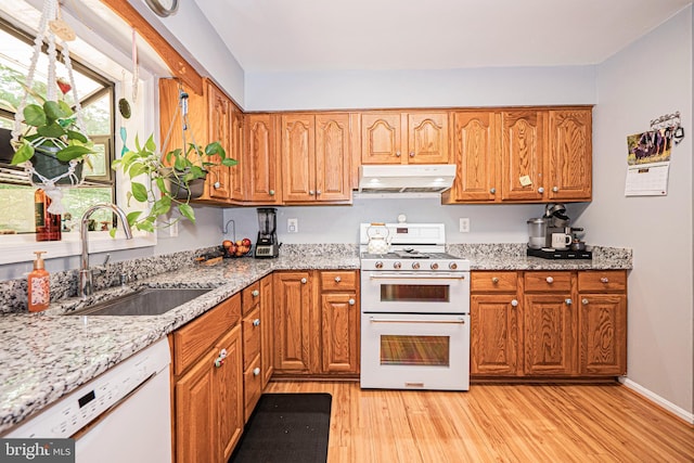 11039 Timberview Dr, Manassas, VA 20111 - kitchen with white appliances, under cabinet range hood, a sink, and light wood finished floors