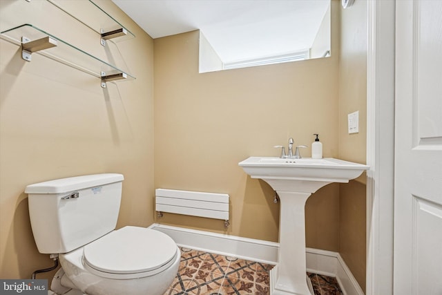 2410 S Camac St, Philadelphia, PA 19148 - half bath featuring toilet