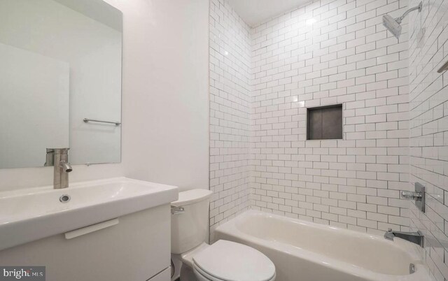 727 N 39th St, Philadelphia, PA 19104 - bathroom featuring shower / bathtub combination, vanity, and toilet