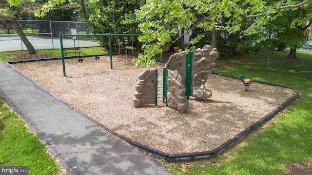 13405 Wisteria Dr, Germantown, MD 20874 - view of community with a tennis court and fence