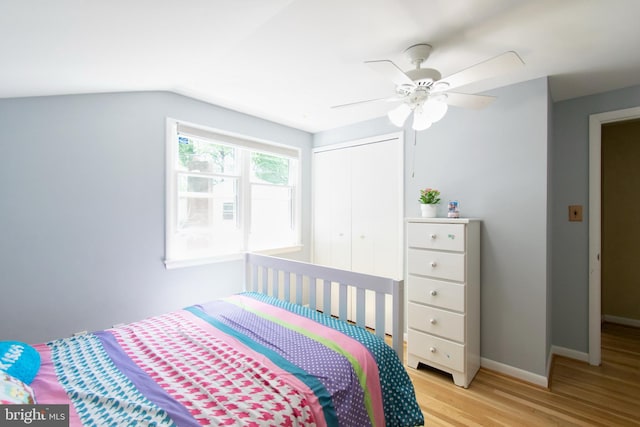 5 Gailridge Ct, Lutherville Timonium, MD 21093 - bedroom featuring light wood finished floors, a closet, a ceiling fan, baseboards, and lofted ceiling