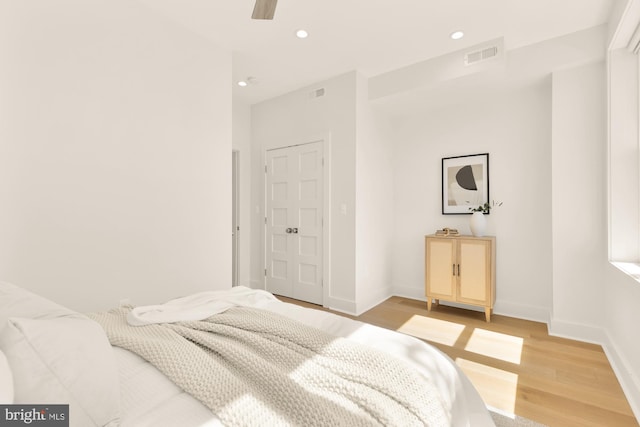 bedroom with light wood-style floors, baseboards, recessed lighting, and visible vents