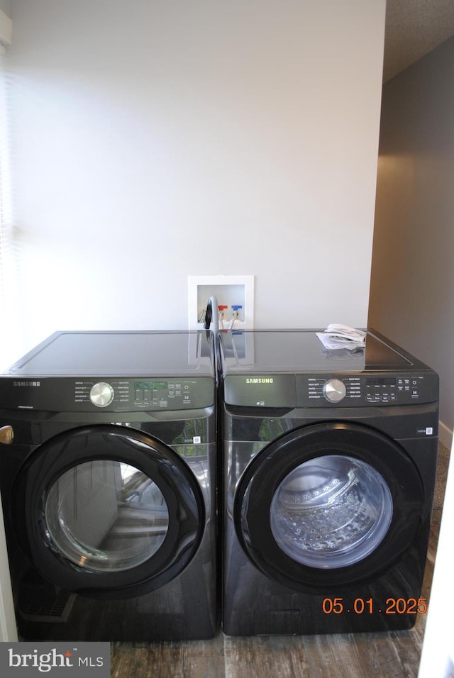 816 S Beaver St, York, PA 17403 - laundry room featuring washer and dryer and wood finished floors