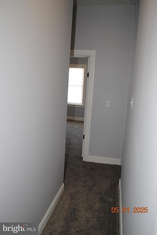 816 S Beaver St, York, PA 17403 - corridor featuring carpet floors and baseboards