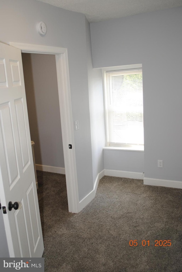 816 S Beaver St, York, PA 17403 - carpeted empty room featuring baseboards and a smoke detector