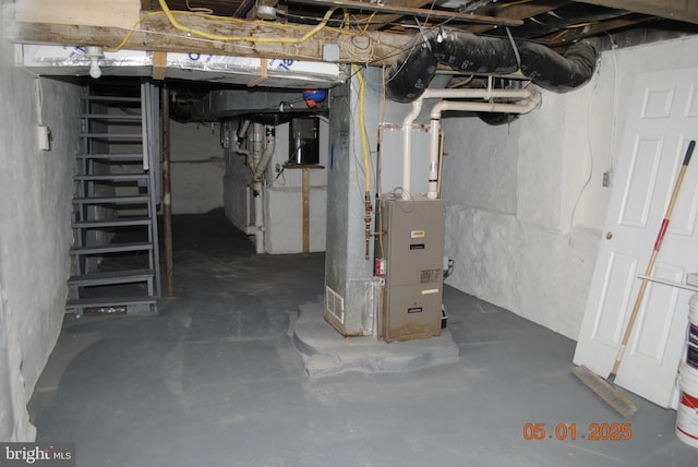816 S Beaver St, York, PA 17403 - unfinished below grade area featuring heating unit