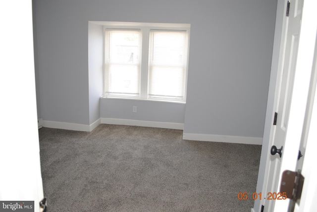 816 S Beaver St, York, PA 17403 - carpeted empty room with baseboards